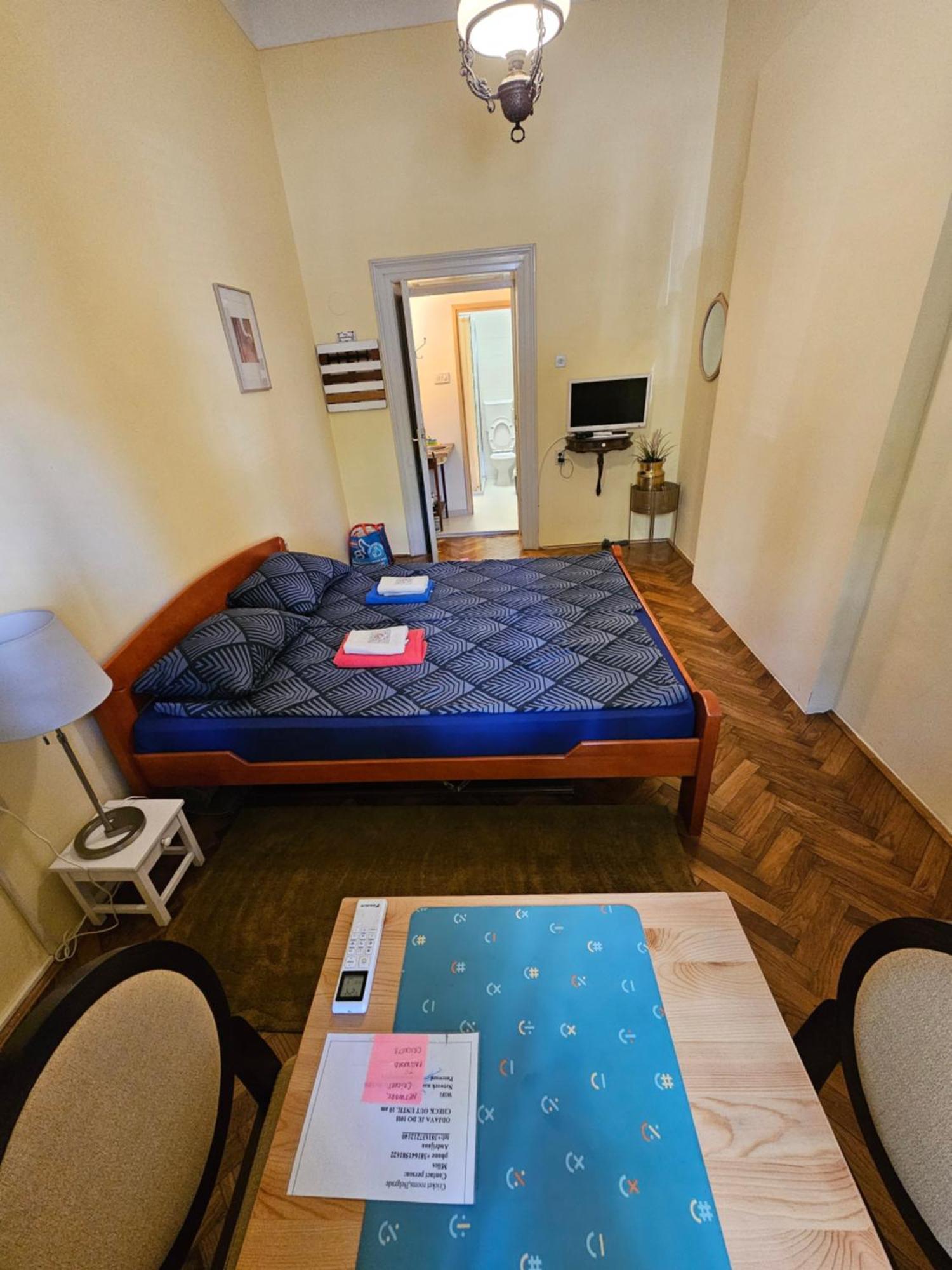 Cricket Park Hostel Belgrado Exterior foto